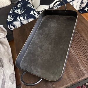 Threshold serving tray